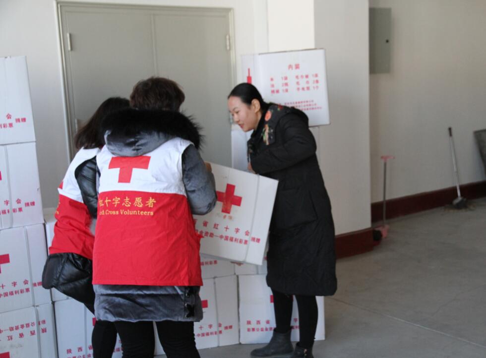 延安市红十字会启动“红十字博爱送万家”系列活动