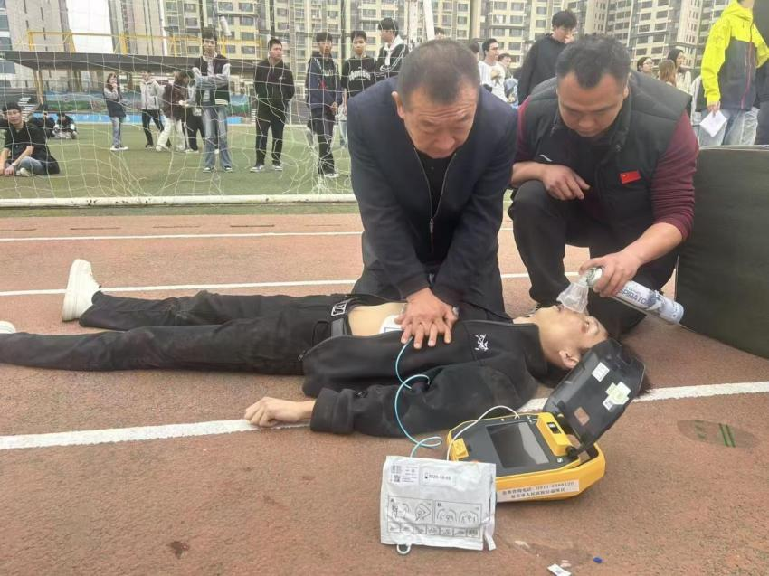 校园生死时速！红十字师资巧用AED+心肺复苏挽救学生生命